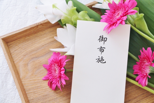 御霊前の書き方｜表書きと名前の記入方法