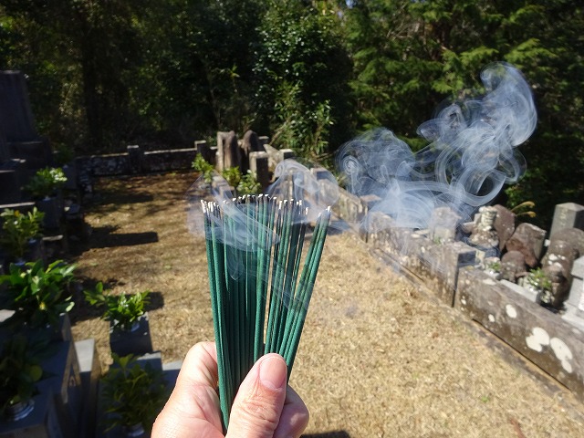 仏壇でのお香の使い方とマナー