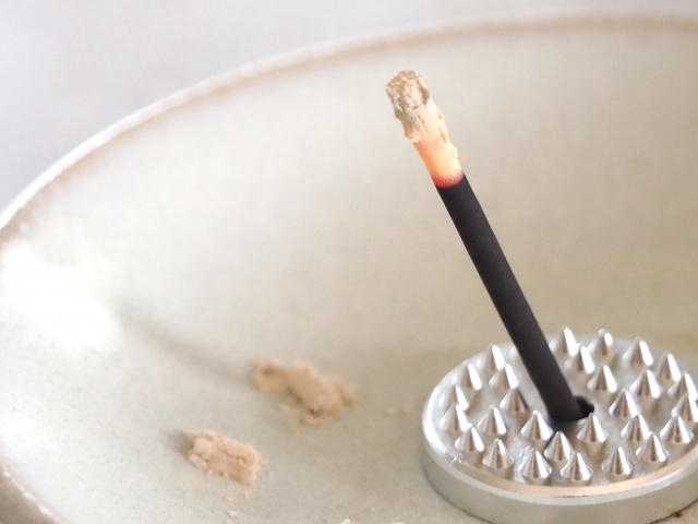 お線香とお香は同じですか？