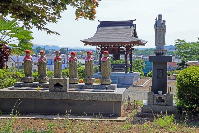 赤い前掛けの理由とは？意味を解説