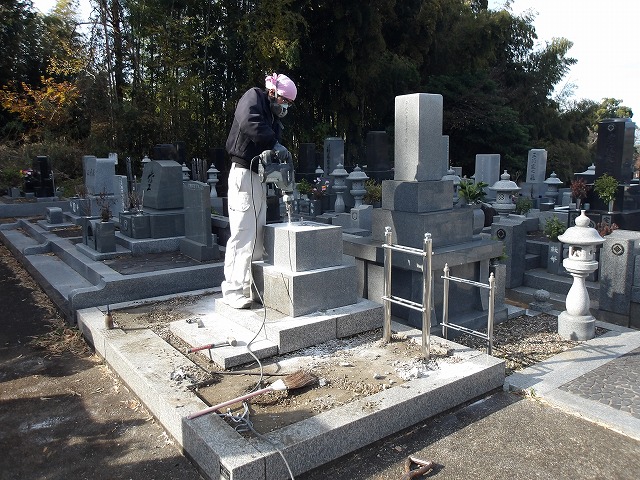 墓じまいの費用を抑える自治体の制度