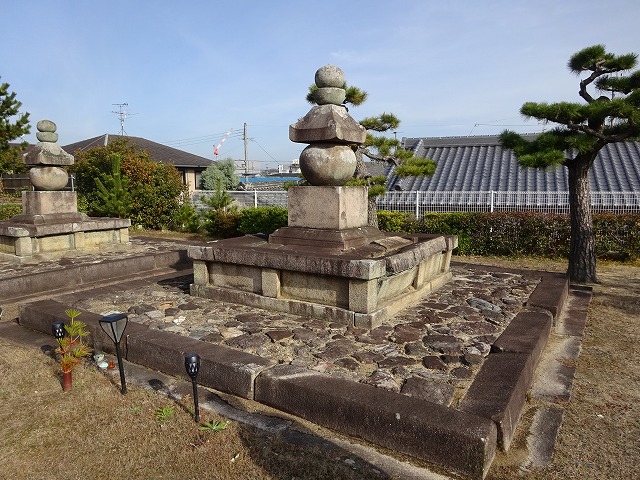 他の墓石との違いを比較