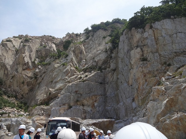 花崗岩の形成過程と深成岩との関係