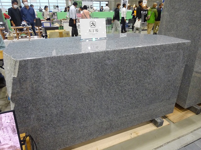 なぜ花崗岩が墓石に使われるのか