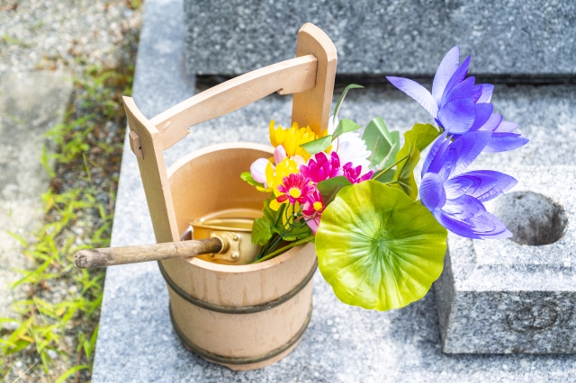 墓に水をかけるときに使う道具とは